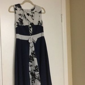 Sleeveless dress